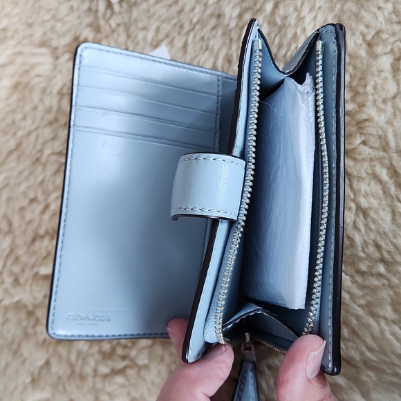 NWT IOB Coach Med Signature & Pale Blue Corner Zip Wallet 🩵 - Picture 13 of 16